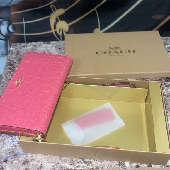 Coach Strawberry Haze patent leather wallet - Picture 4 of 6